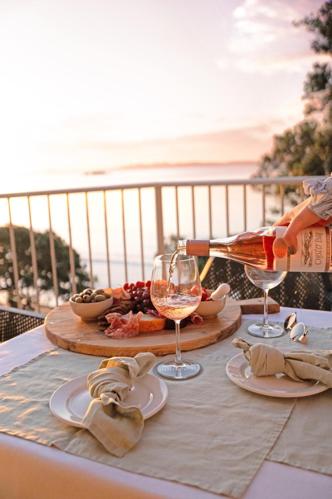 Sunlit Bay Villas Купърс Бийч Екстериор снимка